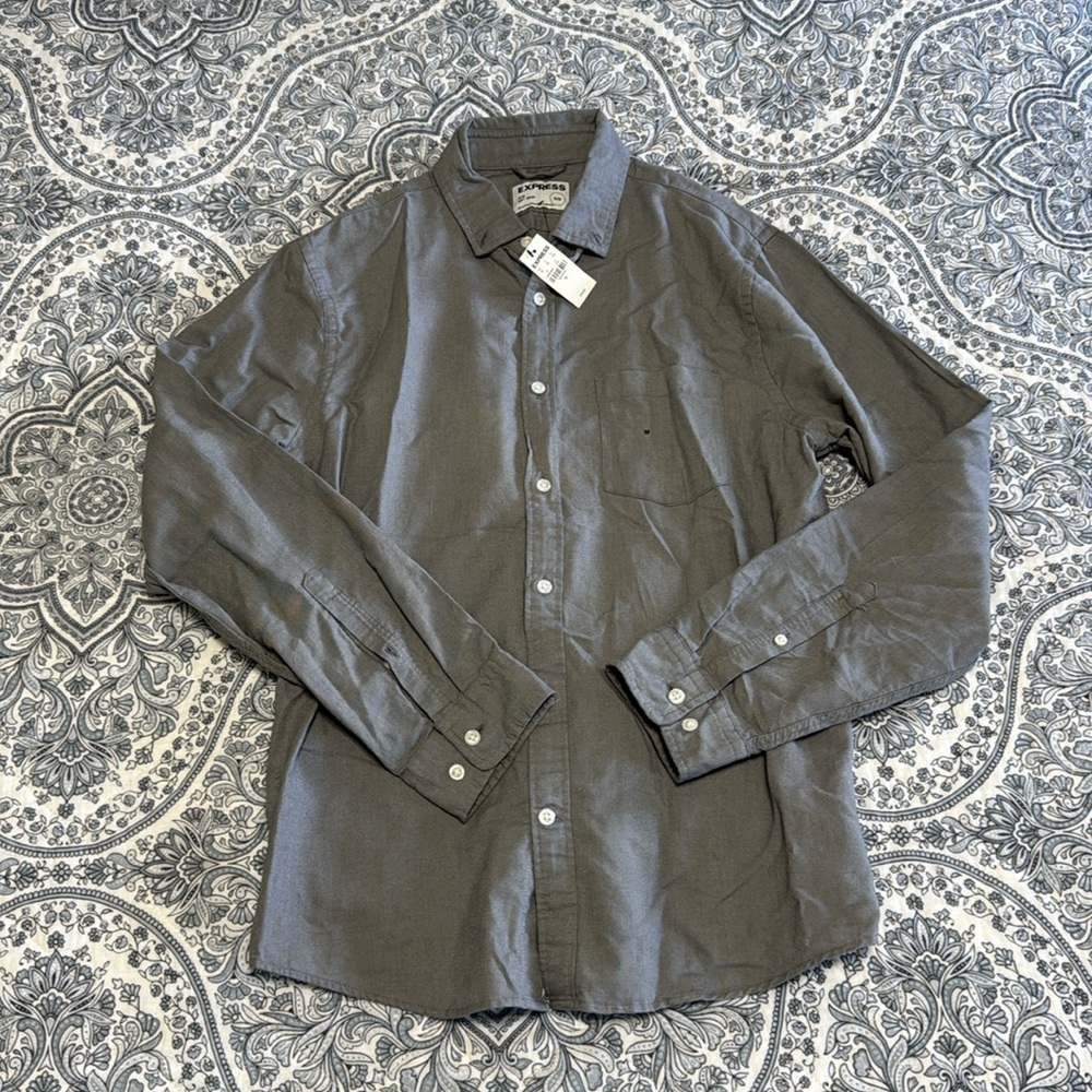 NWT Express Men’s size medium long sleeve gray button down shirt, slim!